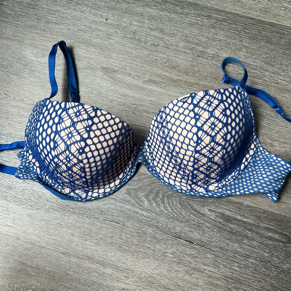 Victoria Secret Very Sexy 32DDD blue lace bra